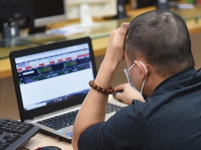 Việc chia tách cổ phiếu có thể tạo ra sóng tăng giá ngắn hạn do tâm lý đám đông lao vào săn mua, nhưng sau khi hết sóng lại giảm.