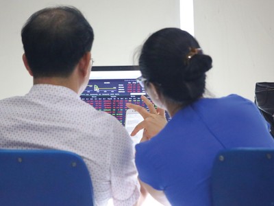 Vốn hoá trên thị trường chứng khoán từ ngày 1 - 12/4/2022 “bốc hơi” 318.200 tỷ đồng.