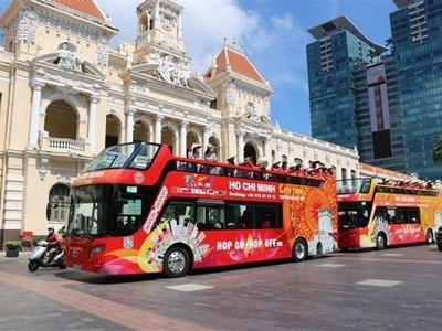 Xe buýt du lịch tại Thành phố Hồ Chí Minh. (Ảnh: Mỹ Phương/TTXVN).