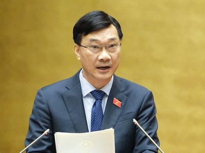Chủ nhiệm Ủy ban Kinh tế Vũ Hồng Thanh báo cáo giải trình, tiếp thu.