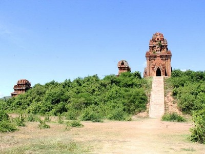 Tháp Bánh Ít, tỉnh Bình Định. Ảnh: N.T.