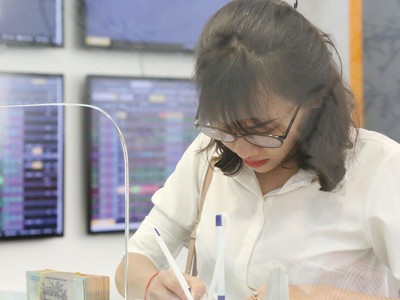 Trên thị trường chứng khoán 3 tháng qua, vốn thực và vốn vay giao dịch ký quỹ đều suy giảm. Ảnh: Dũng Minh.