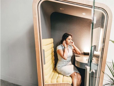 Không gian riêng tư và tiện nghi của “kén văn phòng” giúp nâng cao hiệu suất công việc.