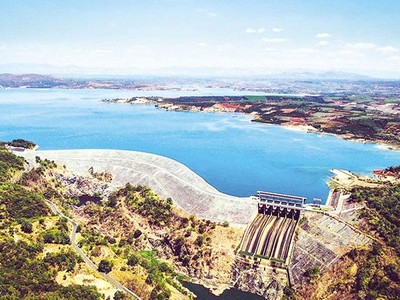 Thủy điện Ialy mở rộng đang chậm tiến độ vì chưa có đủ mặt bằng.