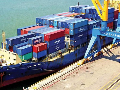 Giá cước nhiều tuyến vận tải giảm 50% so với vùng đỉnh đầu năm nay.