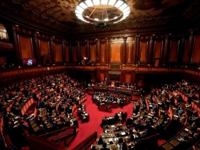 Các thượng nghị sĩ nghe bài phát biểu của Thủ tướng Italy Mario Draghi tại Rome ngày 20/7. Ảnh: CNN.