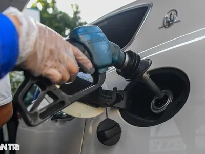 Giá xăng giảm lần thứ 4 liên tiếp (Ảnh: Mạnh Quân).