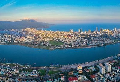 TP. Đà Nẵng đang quyết liệt triển khai công tác xây dựng Quy hoạch TP. Đà Nẵng thời kỳ 2021 - 2030, tầm nhìn đến năm 2050 với những định hướng lớn về phát triển hạ tầng, dịch vụ logistics. Ảnh Huỳnh Văn Truyền.