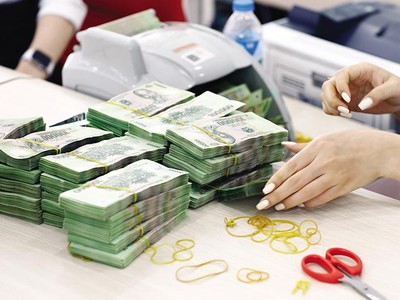 Nhiều ngân hàng cạn room tín dụng khiến tăng trưởng cho vay chậm lại trong 2 tháng qua.