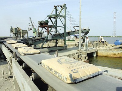 Ngành xi măng đang trong tình trạng dư cung, nhưng vẫn có nhiều dự án xin đầu tư.