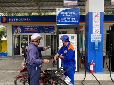 Thị trường xăng dầu thời gian qua có hiện tượng doanh nghiệp thu hẹp hoạt động kinh doanh, bán hàng cầm chừng.