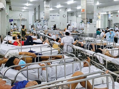 Số lượng bệnh nhân tăng nhanh, nhưng Bệnh viện Chợ Rẫy (TP.HCM) đang trong tình trạng thiếu thuốc điều trị.