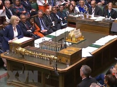 Bà Liz Truss phát biểu tại phiên họp Hạ viện ở London ngày 7/9/2022. (Ảnh: AFP/ TTXVN).