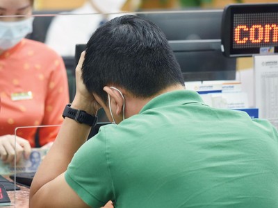 Cung tiền giảm, hút tiền từ chứng khoán