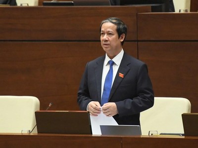 Bộ trưởng Bộ Giáo dục và Đào tạo Nguyễn Kim Sơn trong một phiên họp Quốc hội.