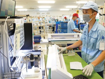 Nhiều doanh nghiệp sản xuất mòn mỏi chờ đợi được vay vốn với mức lãi suất ưu đãi.