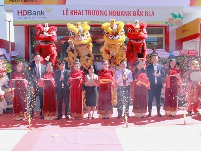 Theo đó, ngày 29/11, HDBank Đắk Bla chính thức khai trương tại số 931 Phạm Văn Đồng, phường Trần Hưng Đạo, TP Kon Tum , tỉnh Kon Tum.