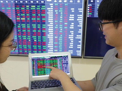 Nhiều yếu tố hỗ trợ cho đầu tư dài hạn đã xuất hiện như định giá hấp dẫn, triển vọng thị trường sớm được nâng hạng...