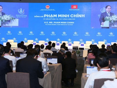 Diễn đàn Kinh tế Việt Nam năm 2022 được tổ chức tại TP.HCM với chủ đề "Xây dựng nền kinh tế độc lập, tự chủ gắn với hội nhập kinh tế sâu rộng trong tình hình mới".