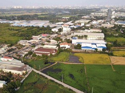 Đất nông nghiệp “loang lổ” ở huyện Bình Chánh (TP.HCM).