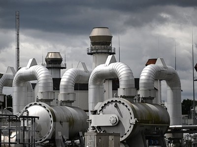 Hệ thống đường ống dẫn khí đốt tại trạm OGE, một trong những trạm trung chuyển khí đốt lớn nhất châu Âu ở Werne, Đức. (Ảnh: AFP/TTXVN)