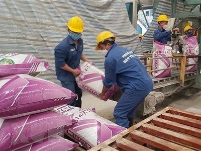 Dây chuyền sản xuất phân bón tại Nhà máy phân bón Long Mỹ. (Ảnh: Hồng Nhung/TTXVN)