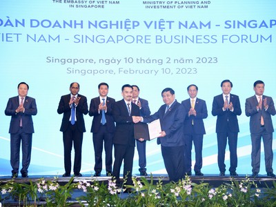 Tổng Giám Đốc Tập đoàn Masan - ông Danny Le - nhận giấy chứng nhận đầu tư.