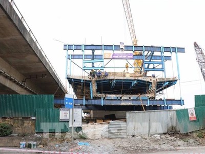 Thi công cầu Như Nguyệt qua địa phận phường Đáp Cầu, tỉnh Bắc Ninh. (Ảnh: Thanh Thương/TTXVN)