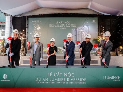 LUMIÈRE riverside đã chính thức cất nóc vào sáng ngày 1/3.