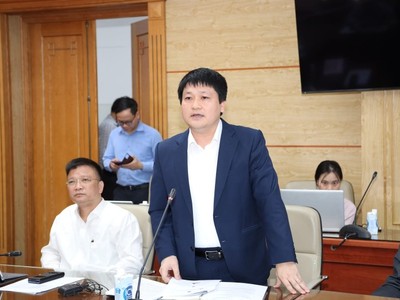 Đại diện Vụ Trang thiết bị và Công trình y tế, Bộ Y tế phát biểu tại Hội nghị.