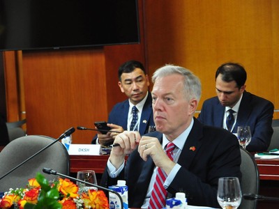 Chủ tịch kiêm tổng giám đốc USABC, Ted Osius tại buổi làm việc tại Bộ Công thương, chiều 21/3.