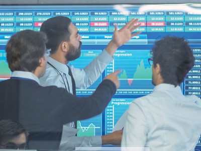 Thị trường đầu tư thời gian này được ví như vùng nước đầy biến động