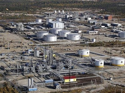 Nhà máy lọc dầu Rosneft ở thị trấn Gubkinsky, Tây Siberia, Nga. (Ảnh: AFP/TTXVN)