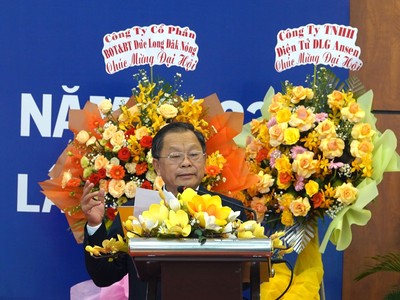 Ông Nguyễn Đình Trạc – Tổng giám đốc Tập đoàn Alpha Seven phát biểu tại ĐHĐCĐ thường niên 2023.