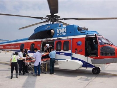 Trực thăng của Công ty trực thăng miền Nam thuộc Binh đoàn 18-Bộ Quốc phòng, chuyển bệnh nhân từ Trường Sa về đất liền cấp cứu. Ảnh minh họa. (Ảnh: TTXVN phát)