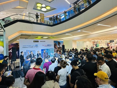 Sự kiện mở bán sớm Z Fold5 / Flip5 thu hút rất đông khách hàng quan tâm.