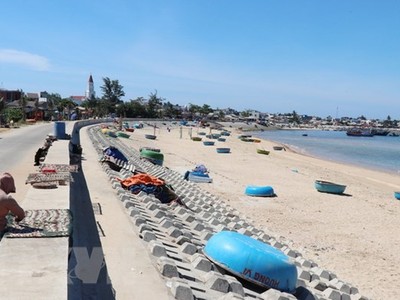 Bờ kè biển. (Ảnh: Phạm Cường/TTXVN)