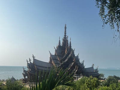 Thánh địa của sự thật: Ngôi đền tráng lệ bằng gỗ nổi bật giữa thành phố biển