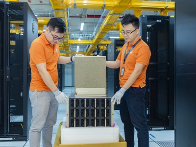 FPT nhập khẩu những máy chủ DGX H100 đầu tiên về Việt Nam.