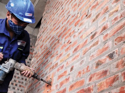 Việc bán tài sản bảo đảm là bất động sản để thu hồi nợ đang gặp “bức tường” pháp lý chưa thể xuyên qua