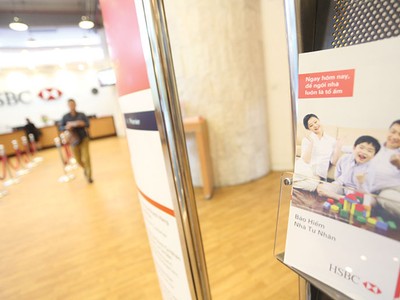 Các công ty bảo hiểm cả nhân thọ và phi nhân thọ đều đang nỗ lực phát triển kênh phân phối qua ngân hàng.Ảnh: Dũng Minh