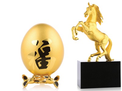 Chuyện quanh những món quà tặng phong thủy dát vàng