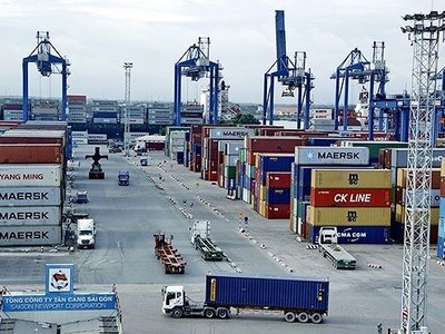 Đầu ra và chính sách ngoại thương