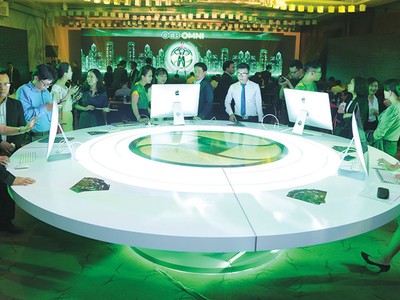 Khách hàng trải nghiệm dịch vụ OCB OMNI 