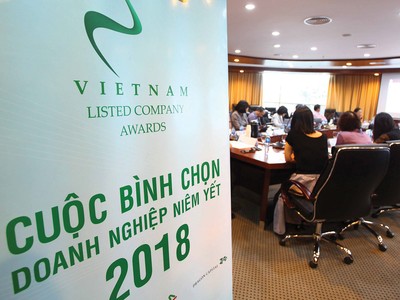 Năm 2018, Cuộc bình chọn Báo cáo thường niên được đổi tên thành Cuộc bình chọn Doanh nghiệp niêm yết.