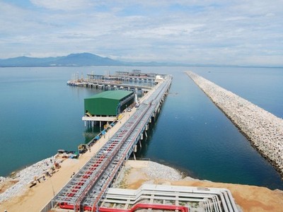 Dự án đê chắn sóng Nhà máy lọc dầu Dung Quất của PVX