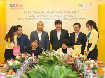 Lễ ký kết diễn ra dưới sự chứng kiến của lãnh đạo PVcomBank và ECPay