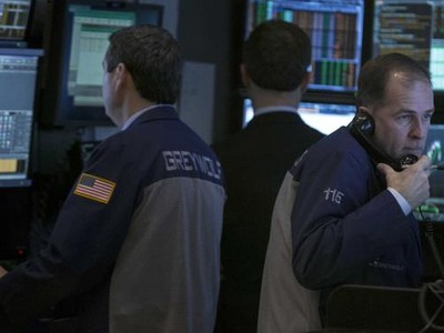 Đà tăng 4 phiên liên tiếp của Dow Jones và S&P đã bị chặn lại - Ảnh: Reuters