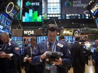 Phố Wall tăng mạnh phiên đầu tuần - Ảnh: Reuters