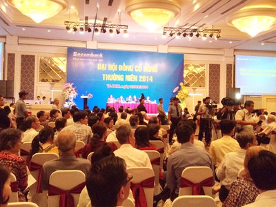 Dù chưa bằng lòng, cổ đông Sacombank vẫn thông qua sáp nhập với Phương Nam